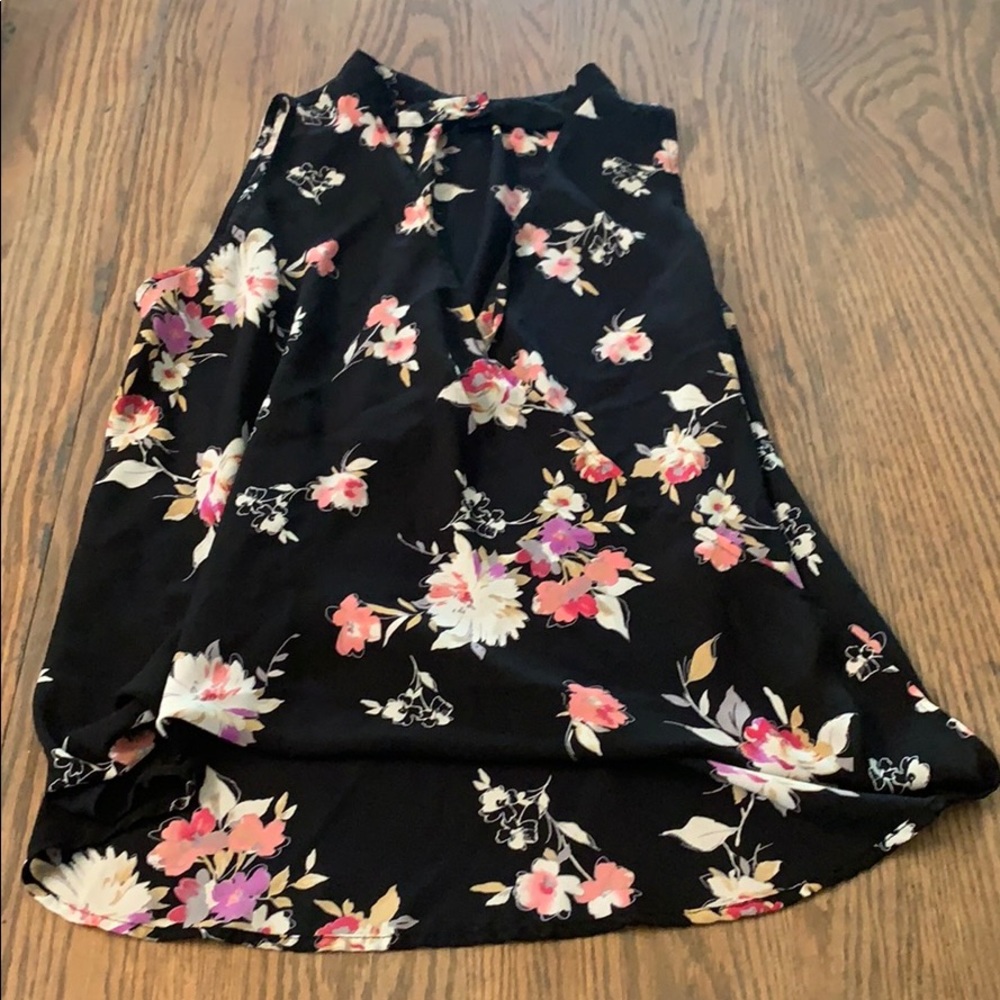 Sleeveless blouse